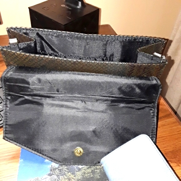 BRAND NEW ORIFLAME PURSE - Picture 7 of 8